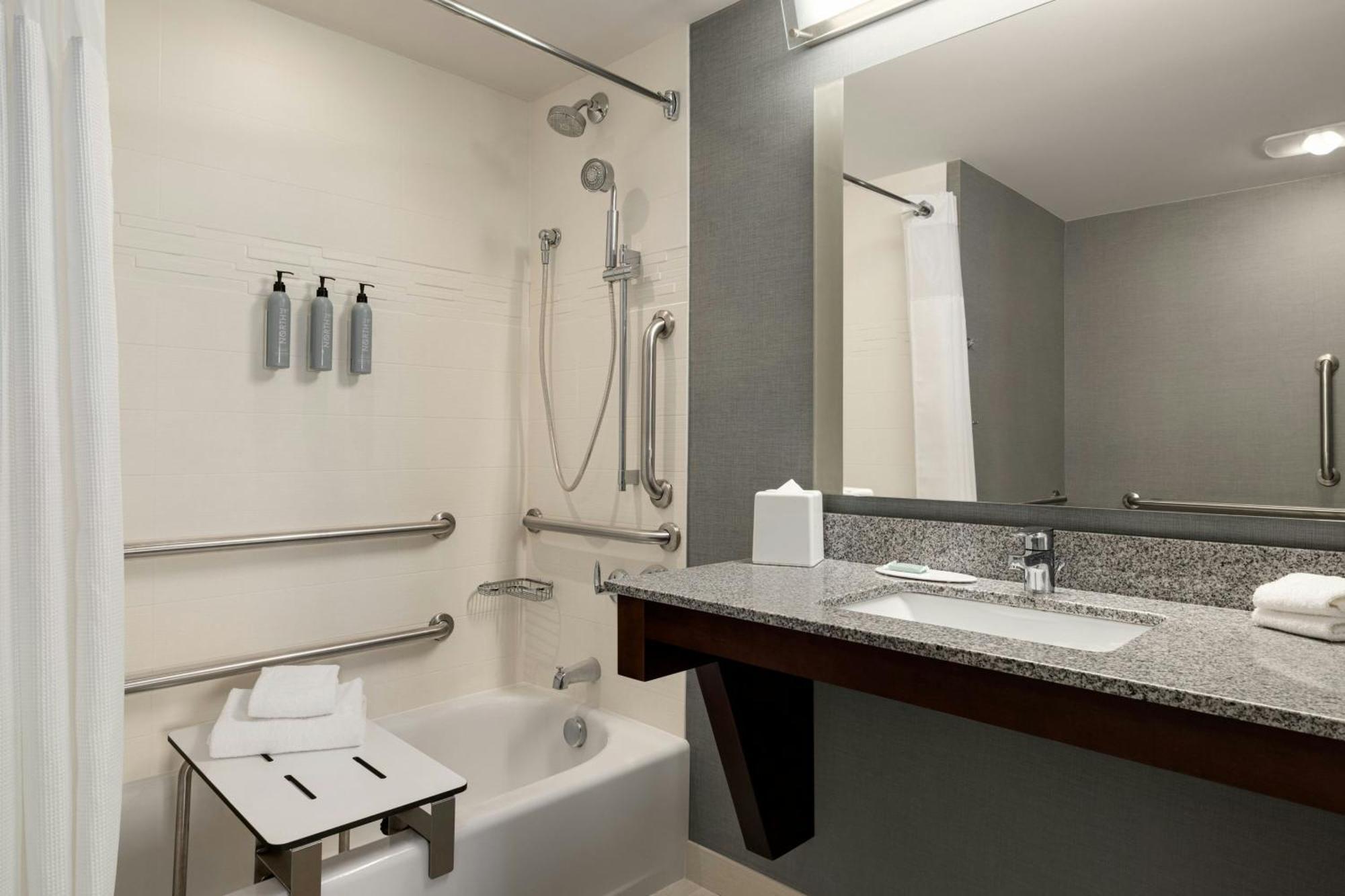 By Marriott Chicago Wilmette/skokie 3*